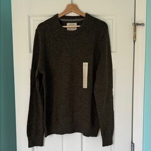 St. John's Bay Men's Dark Green Crewneck Sweater
